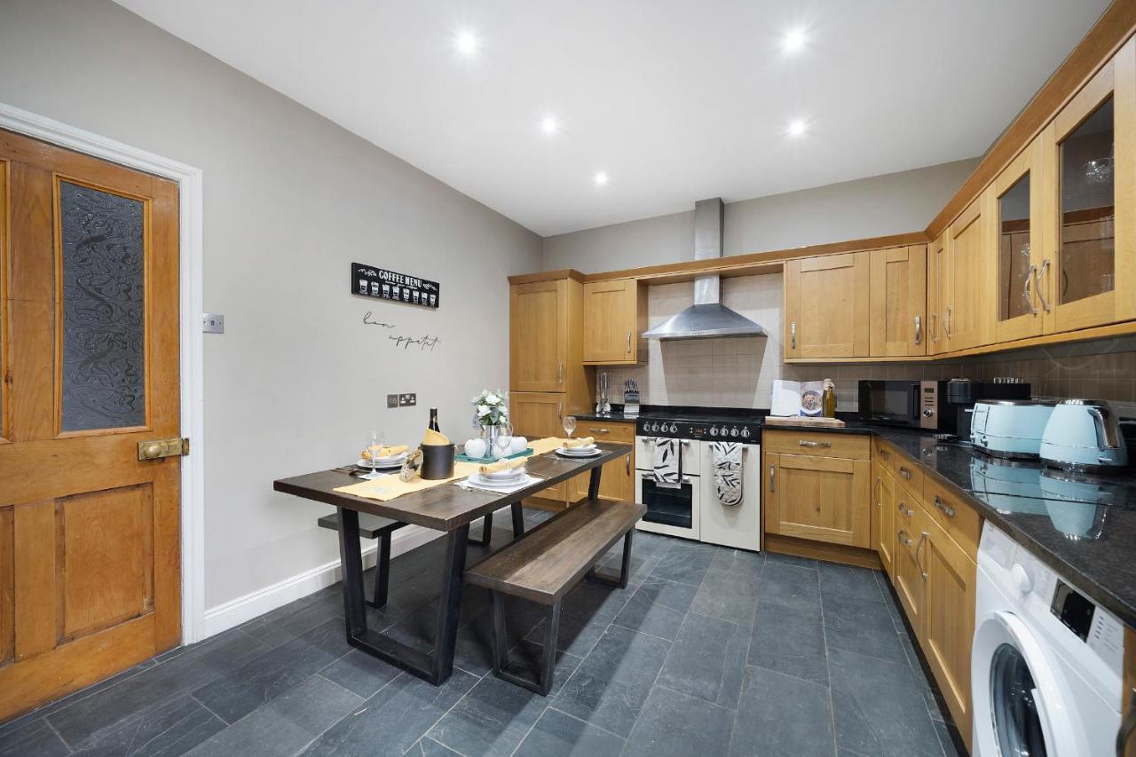 גלוסטר 4 Bedroom Home With Garden, Game Room, Parking- Esho Stays מראה חיצוני תמונה