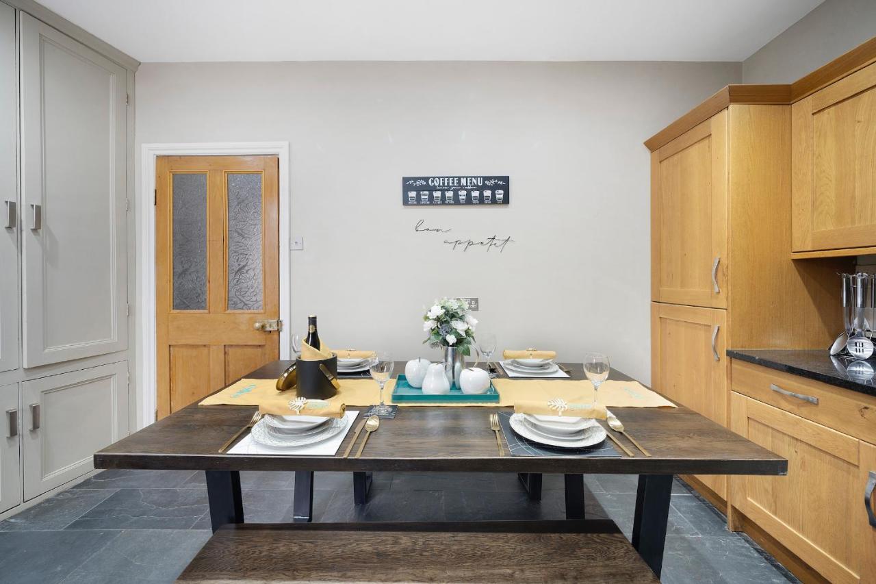 גלוסטר 4 Bedroom Home With Garden, Game Room, Parking- Esho Stays מראה חיצוני תמונה