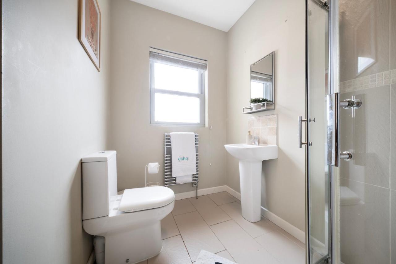 גלוסטר 4 Bedroom Home With Garden, Game Room, Parking- Esho Stays מראה חיצוני תמונה
